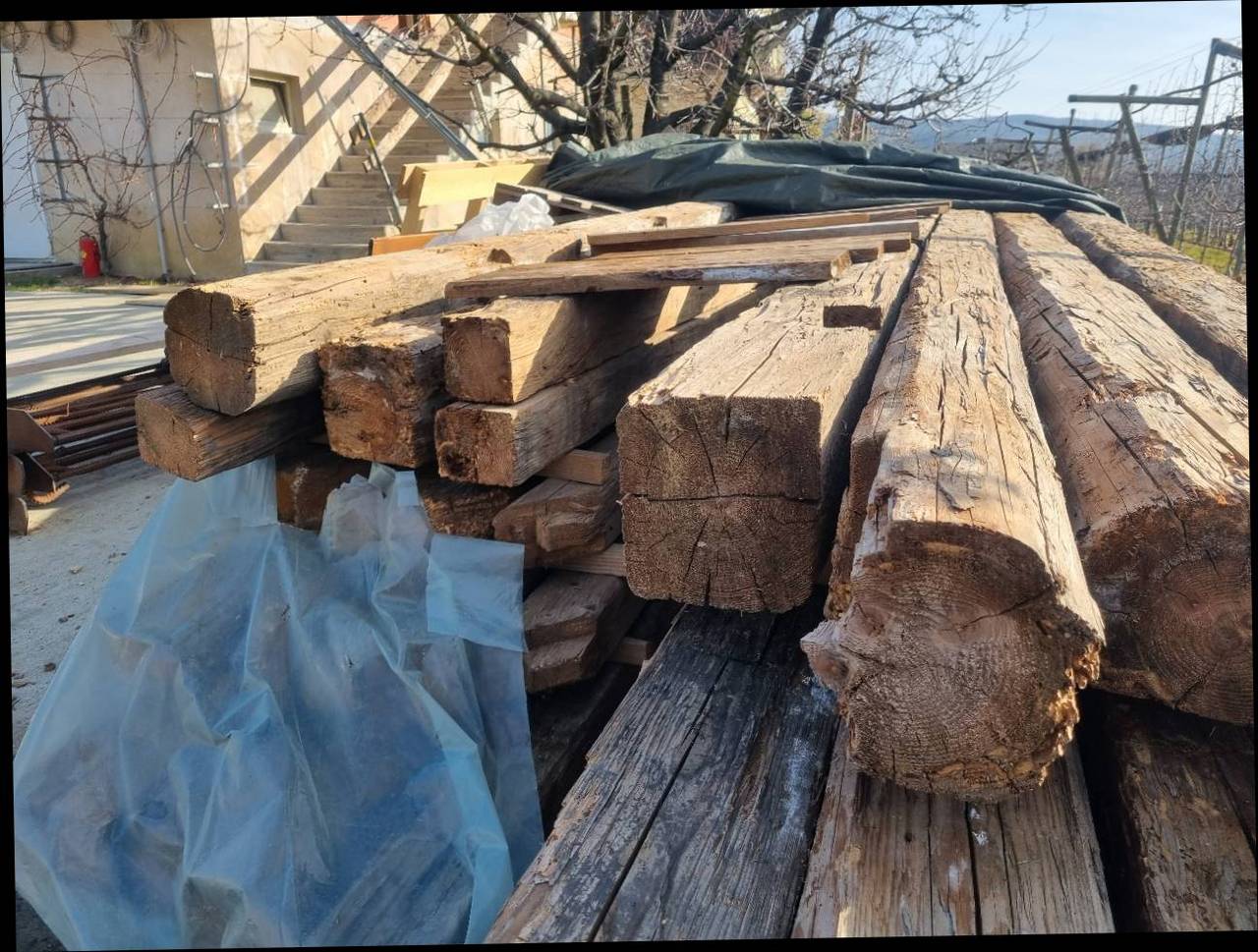 Bauholz Alltes gehacktes Bauholz gebraucht kaufen