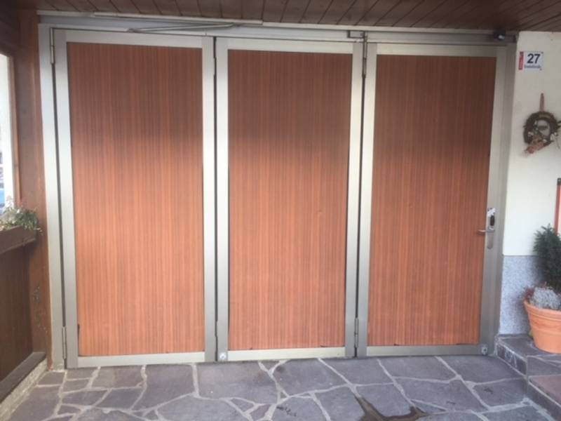 Garagentor / Falttor 3-flügelig mit Gehtür