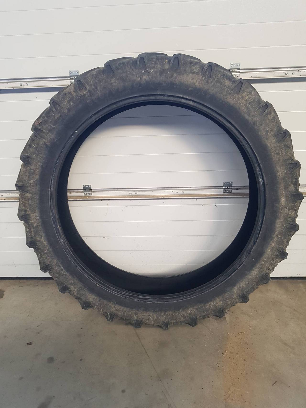 Traktorreifen Verschenke Kleber Reifen 300 95R46 Gebraucht Kaufen traktorreifen-verschenke-kleber-reifen-300-95r46-gebraucht-kaufen