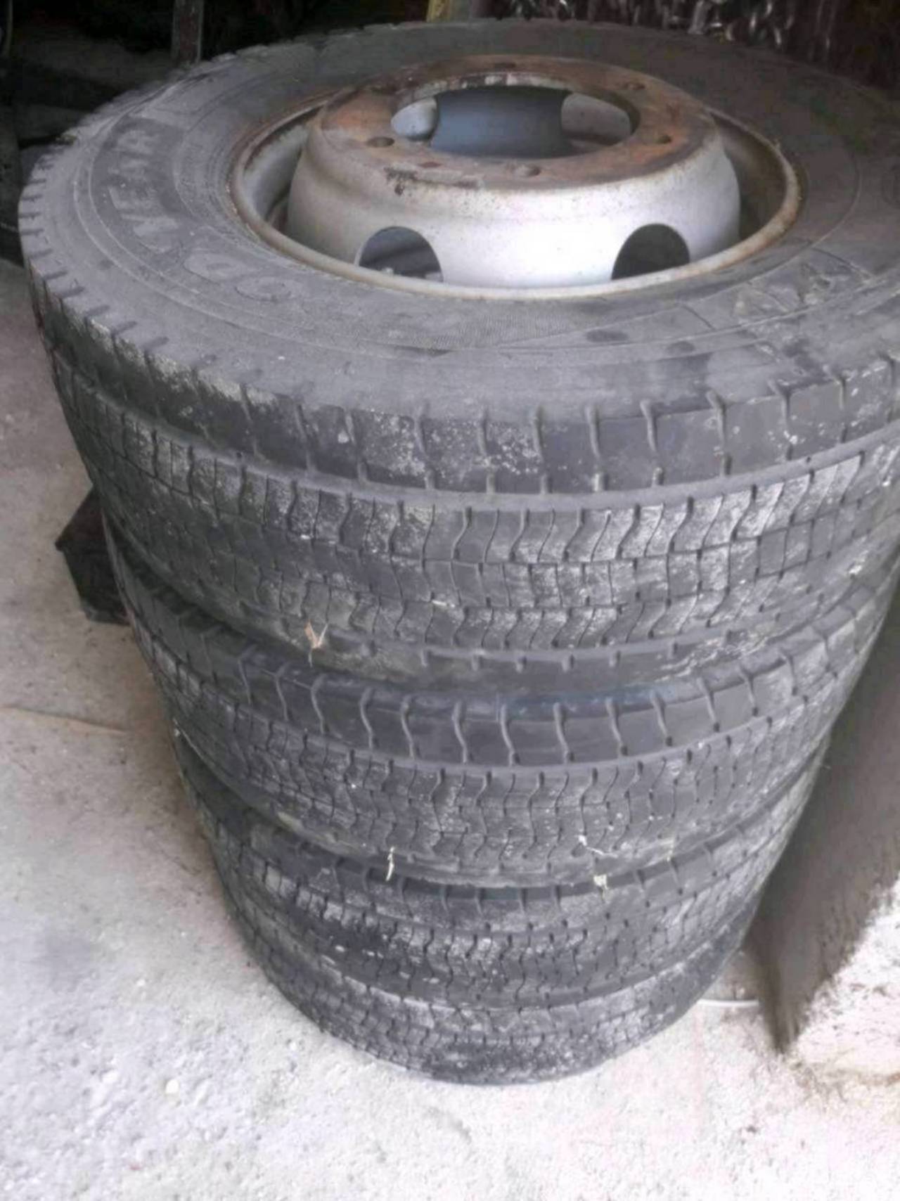 LKW Zubehör/Ersatzteile: LKW Reifen 265 / 70 R 17,5 gebraucht kaufen ...