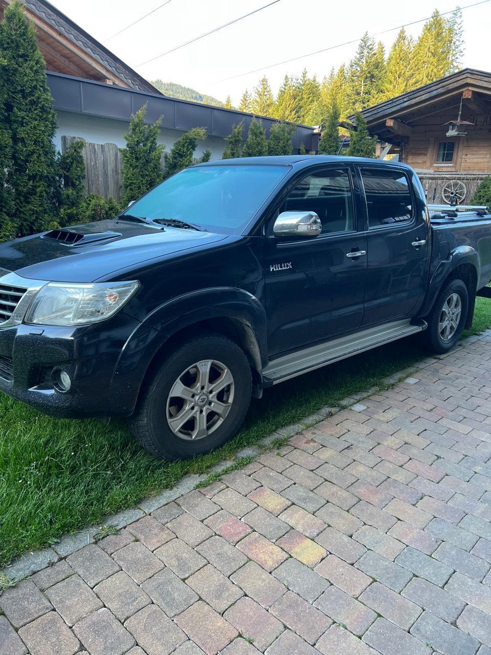 Toyota Hilux 2