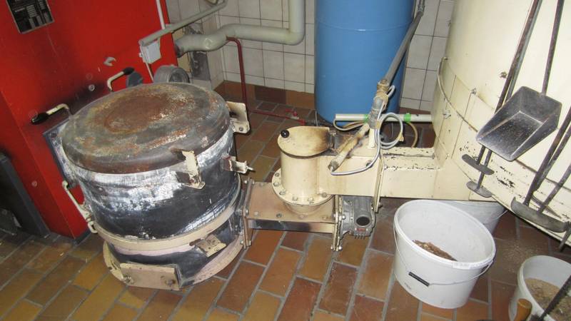 Heizungszubehör: Hackgutvorofen mit Vorratsbehälter 2.600l gebraucht