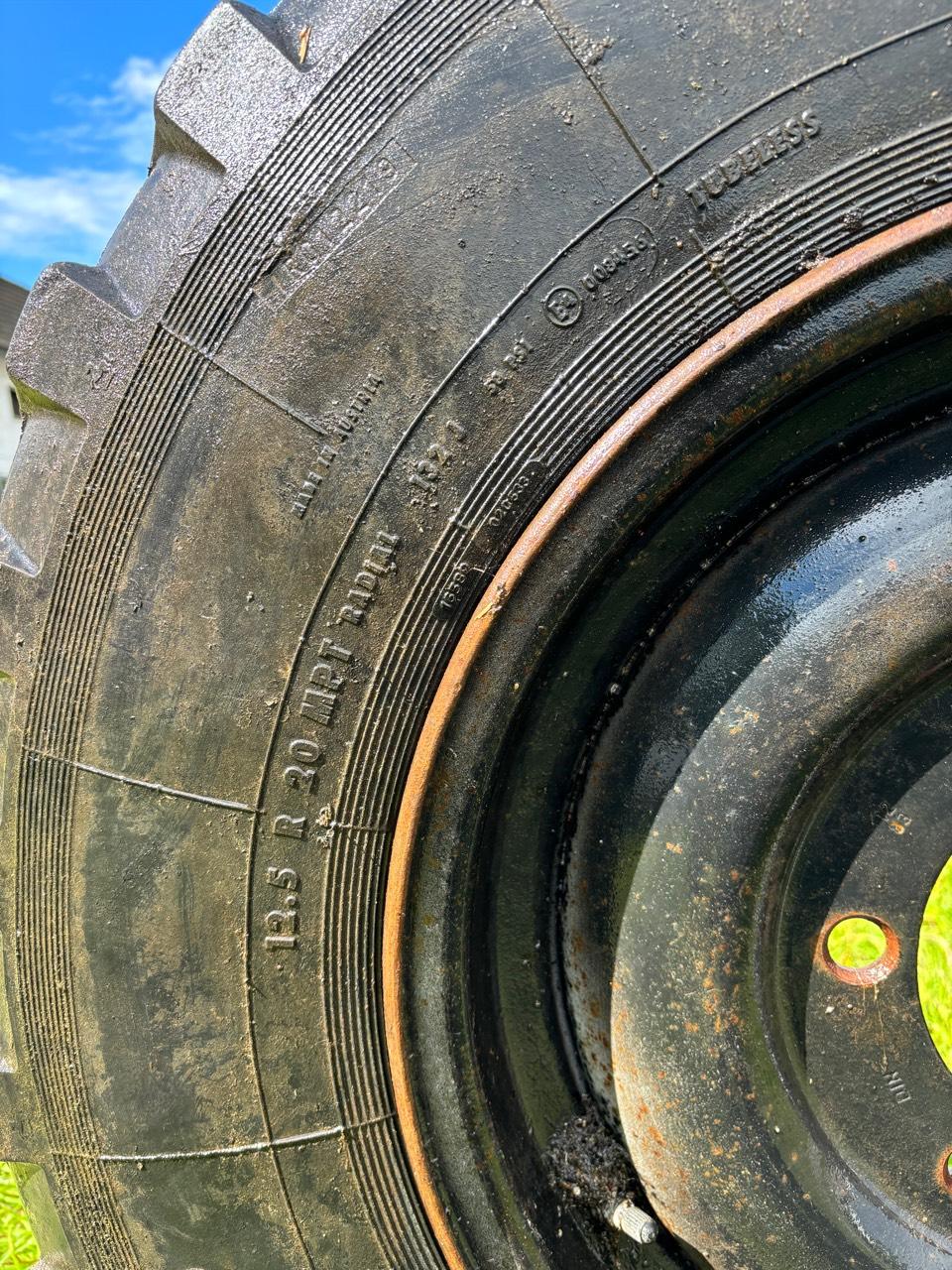 Unimog Reifen 12.5 R 20 3