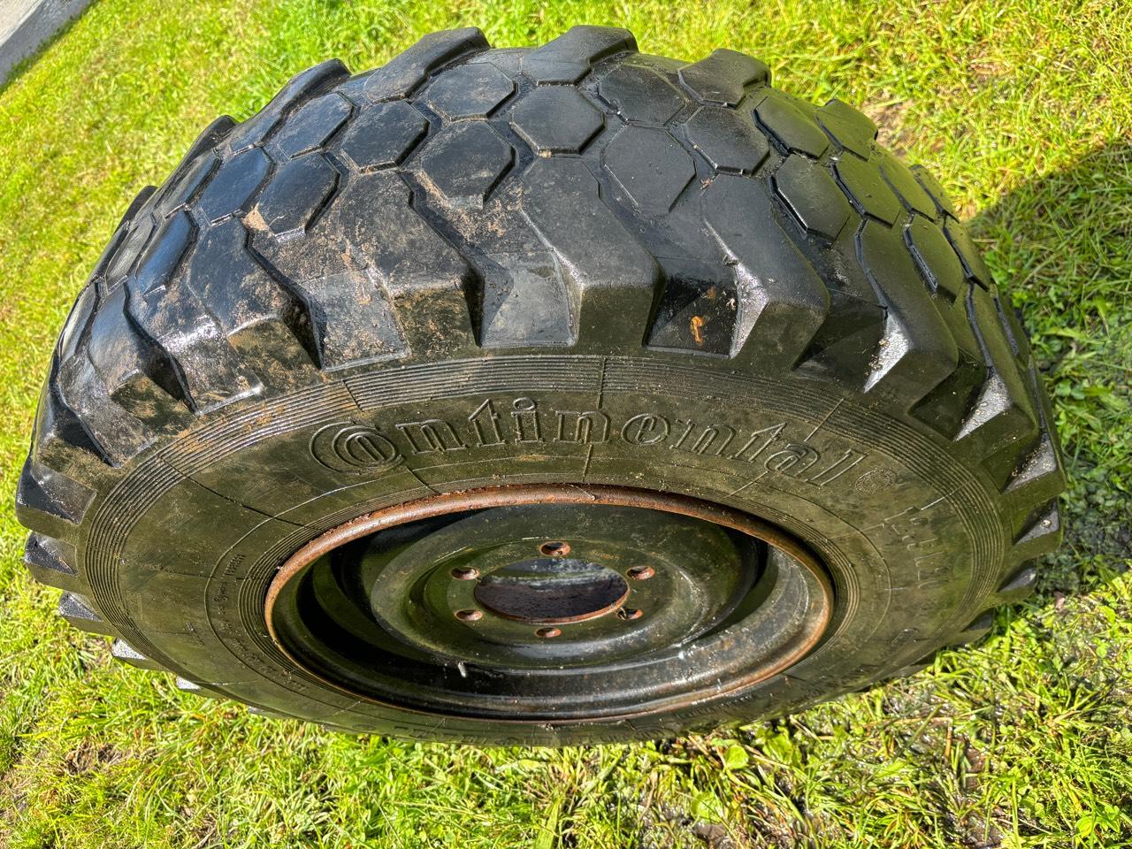 Unimog Reifen 12.5 R 20 2