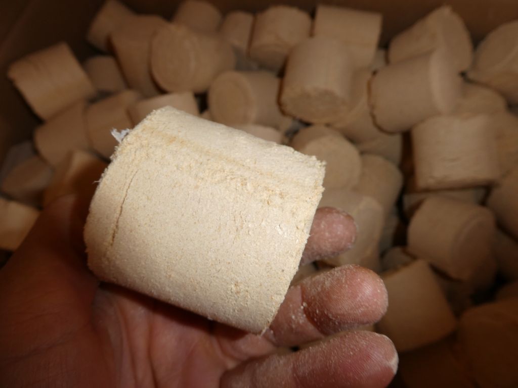 Holzbriketts Hartholz 2