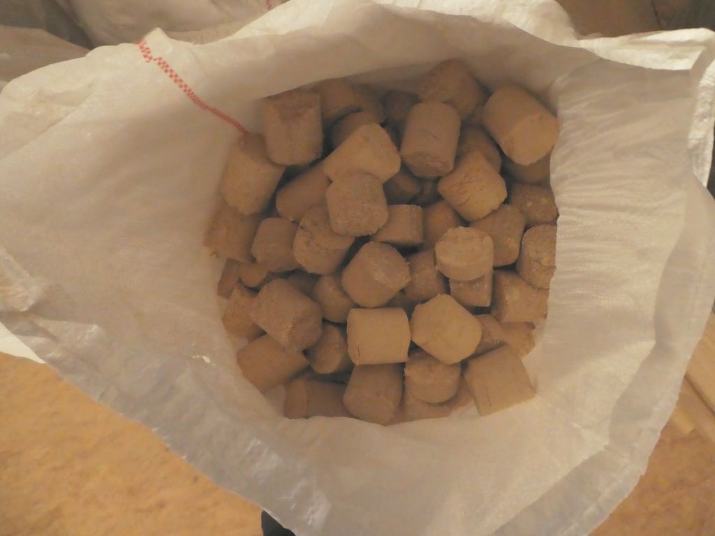 Holzbriketts Hartholz 3