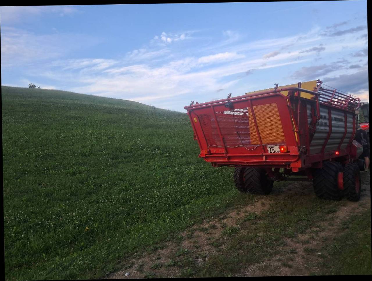 Pöttinger Ladewagen Ernteboss 2 3