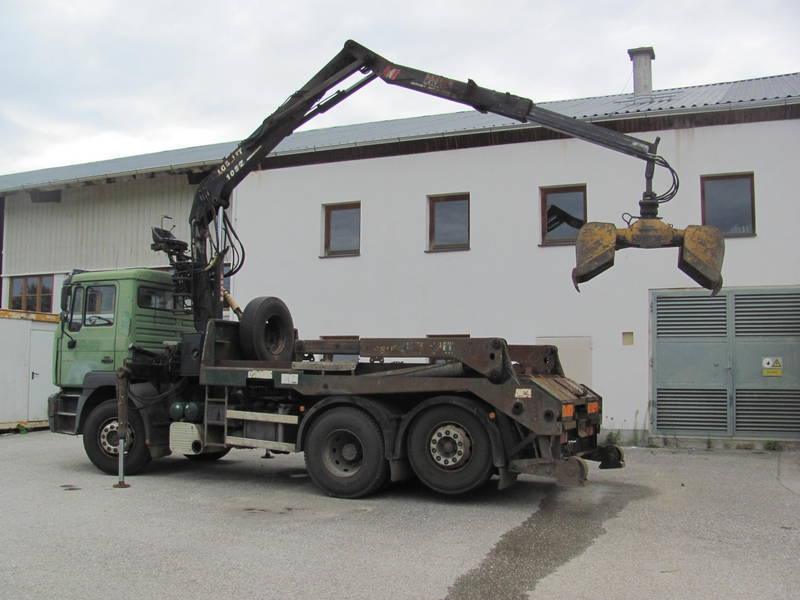 Absetzkipper Steyr MAN FE 410 mit Kran