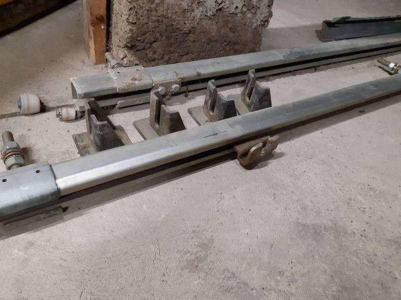 Tore / Garagentore: Laufschienen C5 mit Befestigungen und Rollapparate