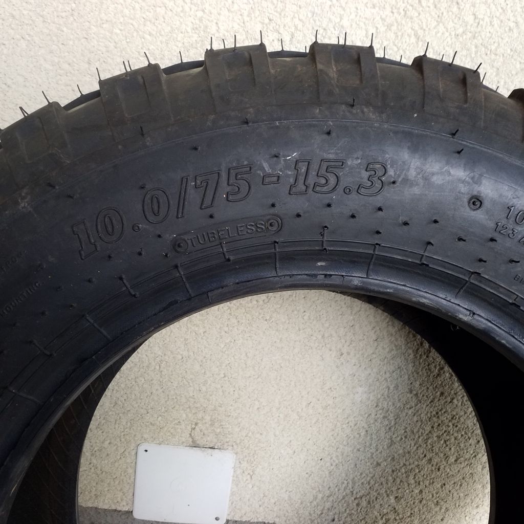Anhängerreifen 10.0/75-15.3 2