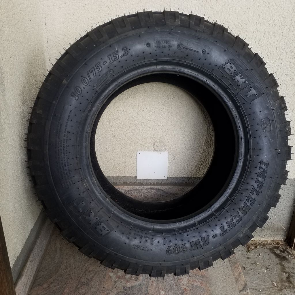 Anhängerreifen 10.0/75-15.3 3