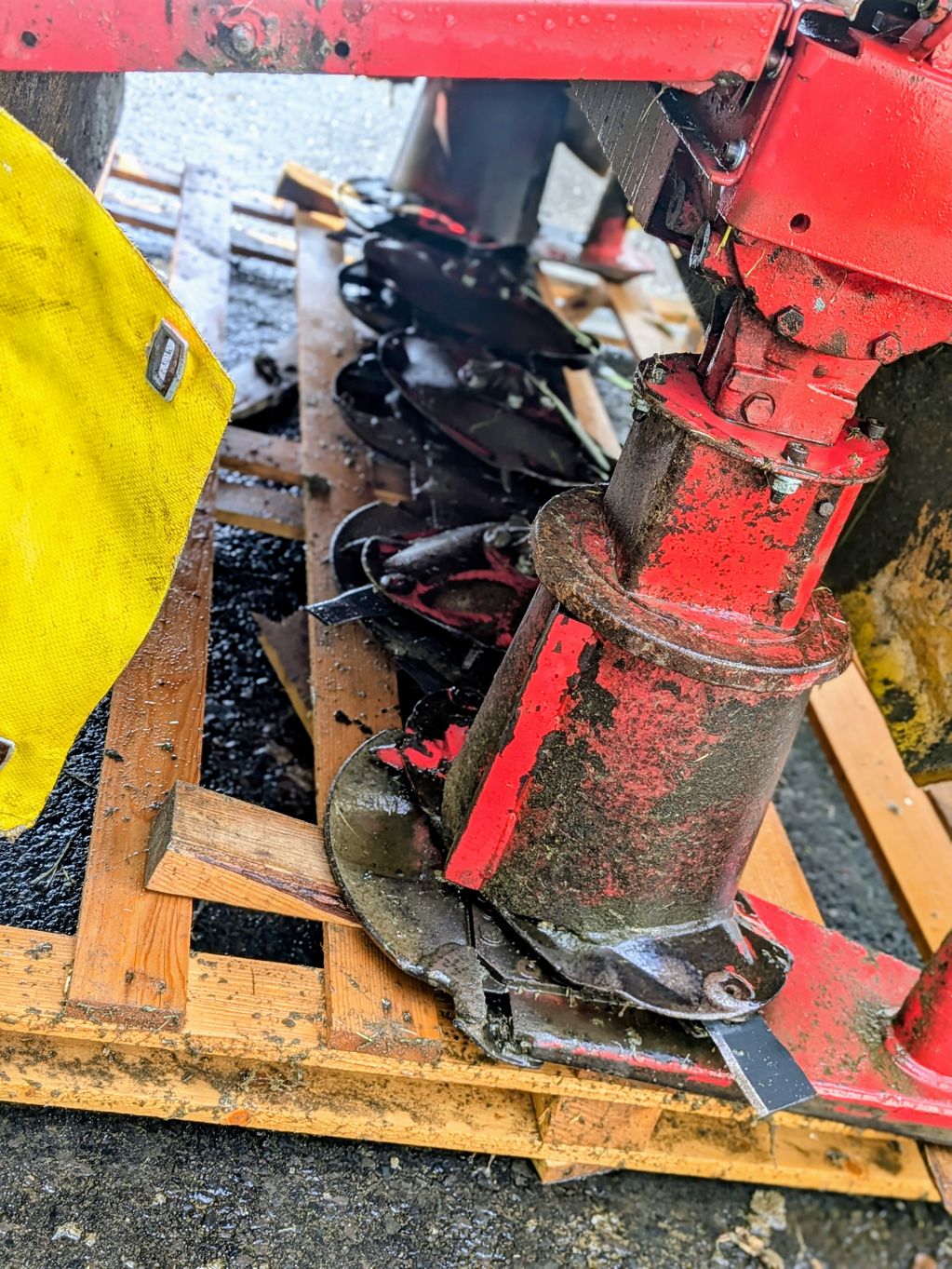 Frontmähwerk Pöttinger Nova Cat 220 Alpin 2