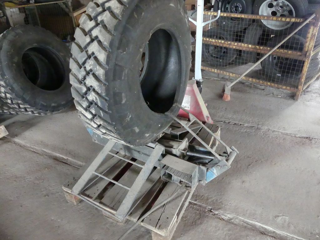Reifen 295/80-15,3, Reifenspreizer 3
