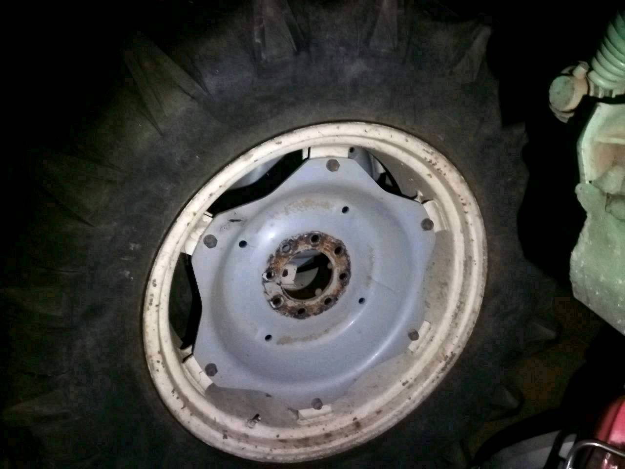 Traktorfelgen Felgen für Ford 5000 16.9 R 30 gebraucht kaufen Traktorfelgen Felgen für Ford 5000 16.9 R 30 gebraucht kaufen