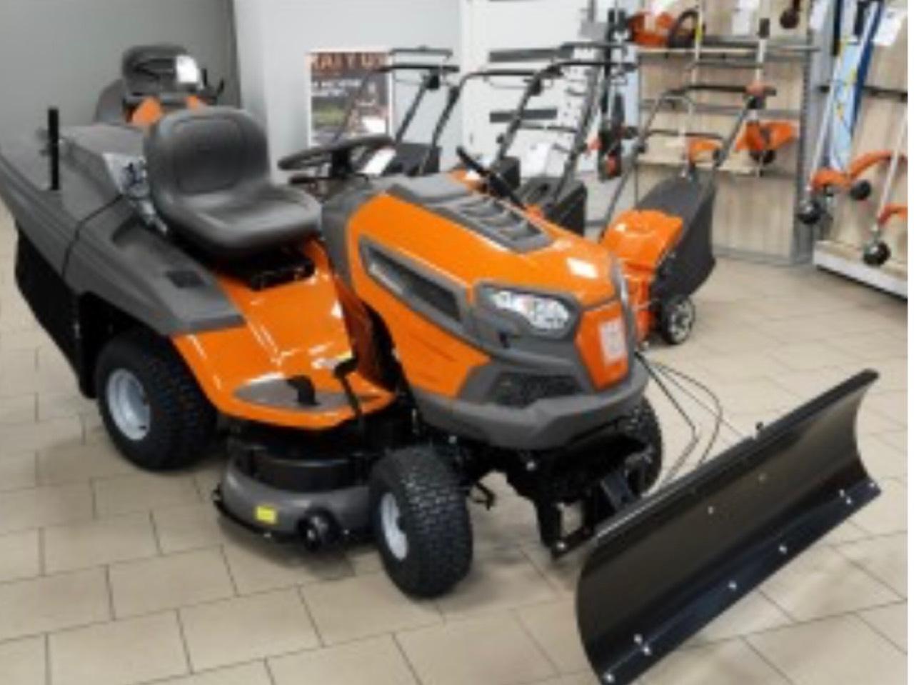 Rasenmähertraktor Husqvarna TC242 mit Schneeschild gebraucht kaufen