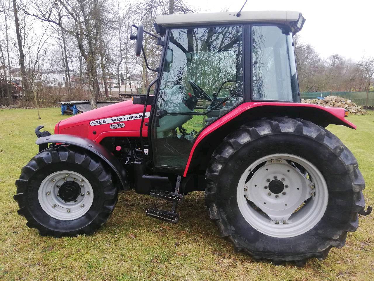 massey-ferguson-massey-ferguson-4325-24-24-power-shuttle-gebraucht