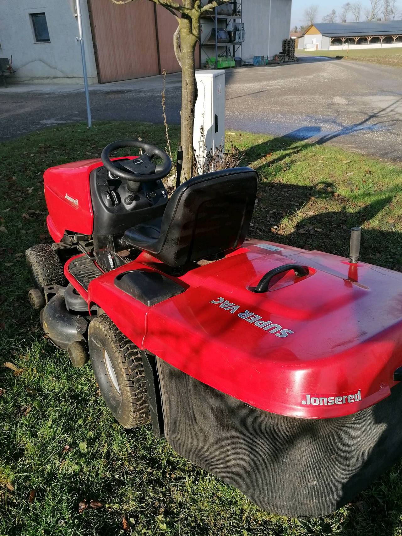 : Verkaufe Jonsered Rasenmäher Traktor gebraucht kaufen - Landwirt.com