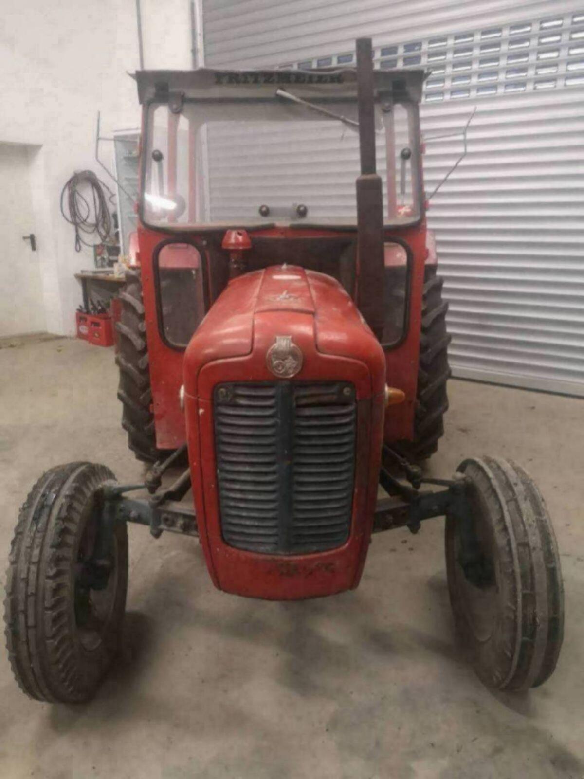 IMT 533 Deluxe Traktor 2