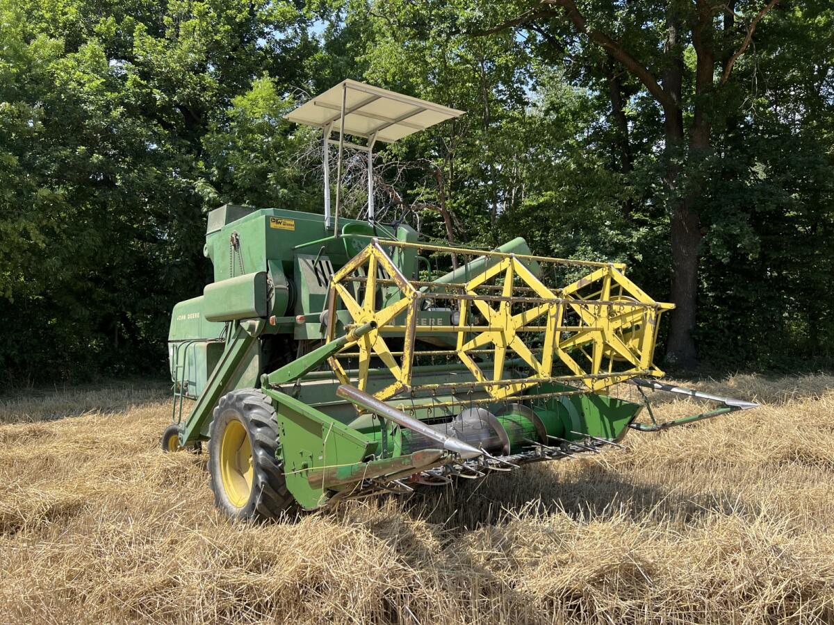 John Deere Mähdrescher 330 2