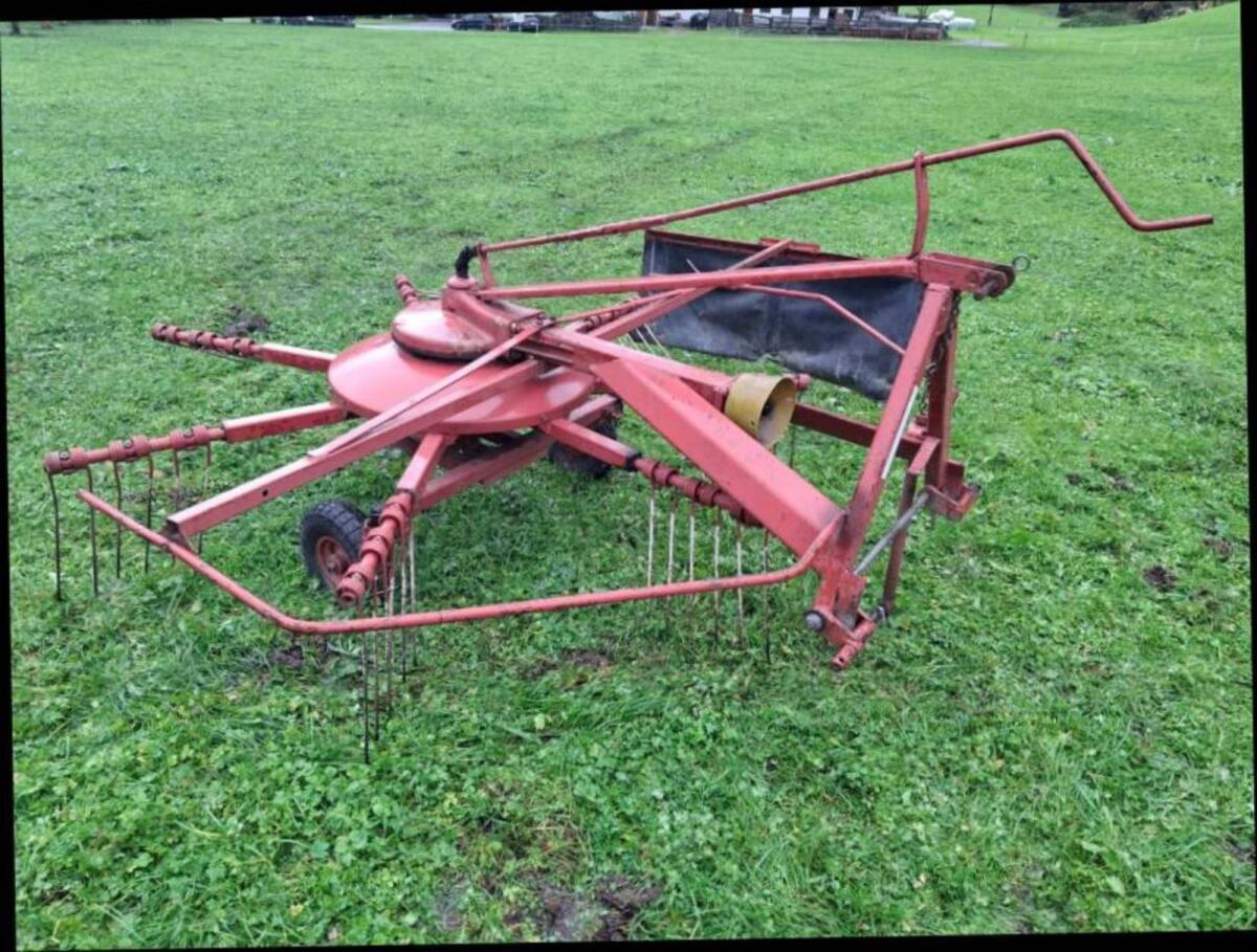 Pöttinger Schwadkreisel SK245 2