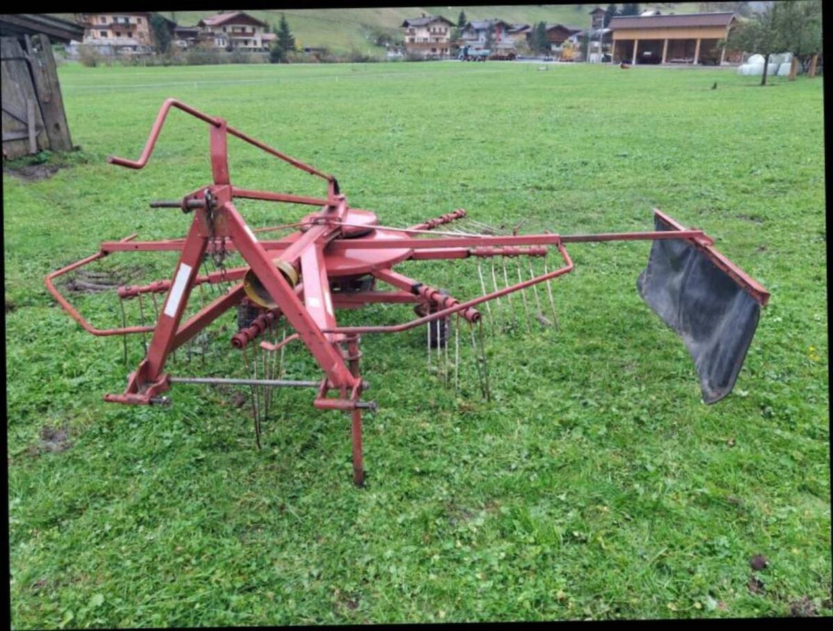 Pöttinger Schwadkreisel SK245 1