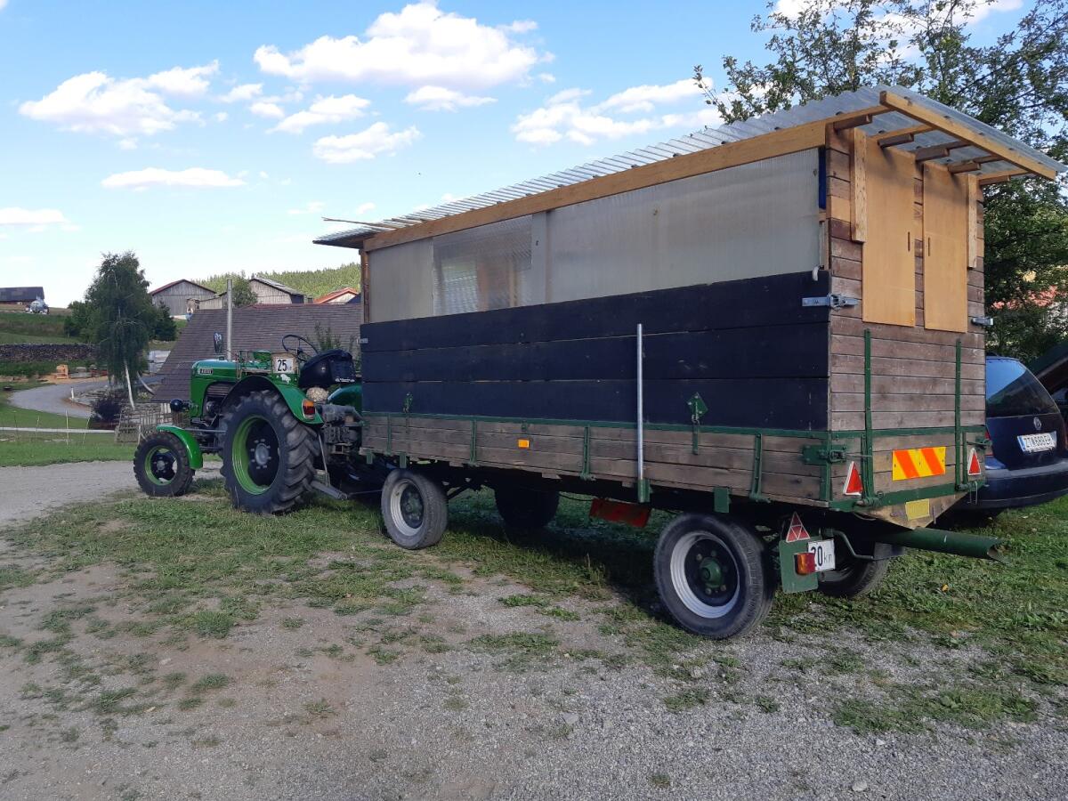 Verkaufe Traktor und Anhänger Steyr 180a 3