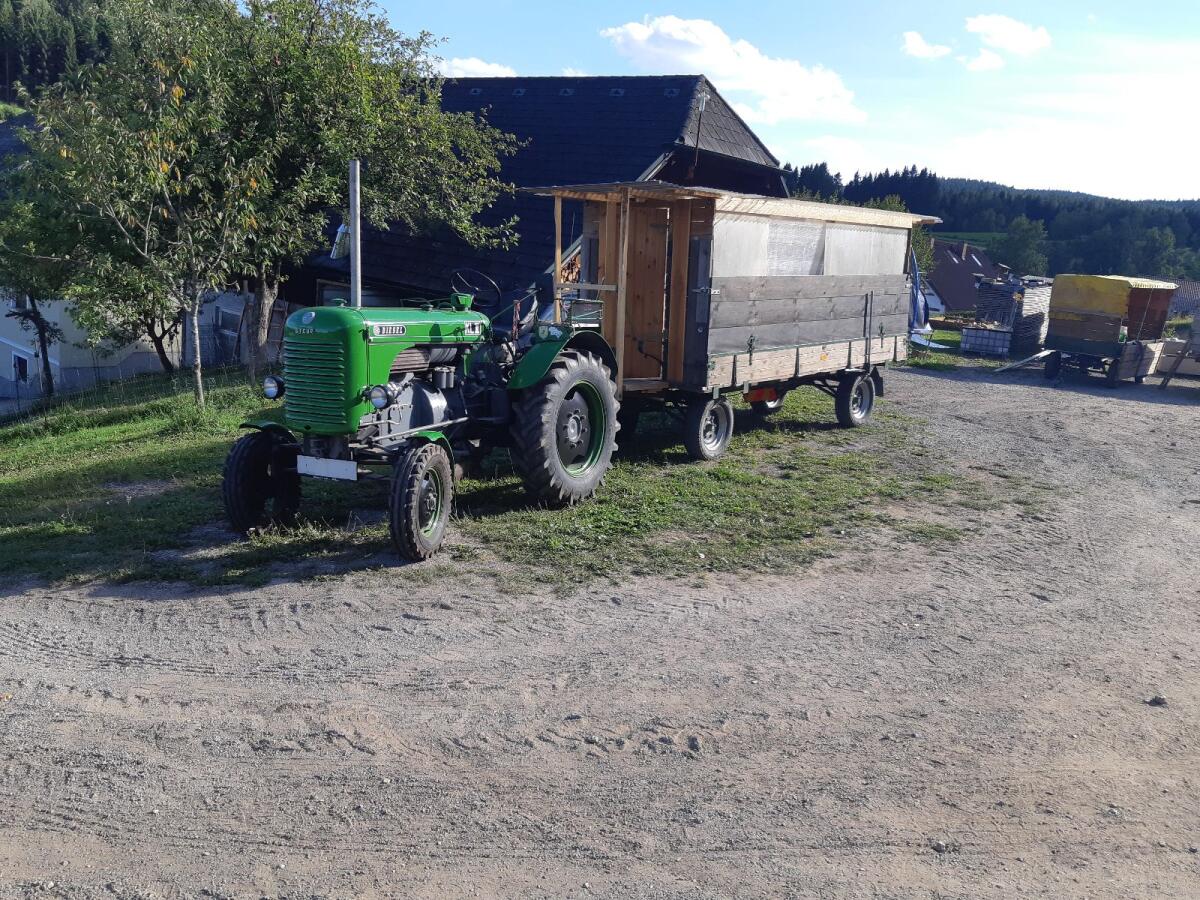 Verkaufe Traktor und Anhänger Steyr 180a 1