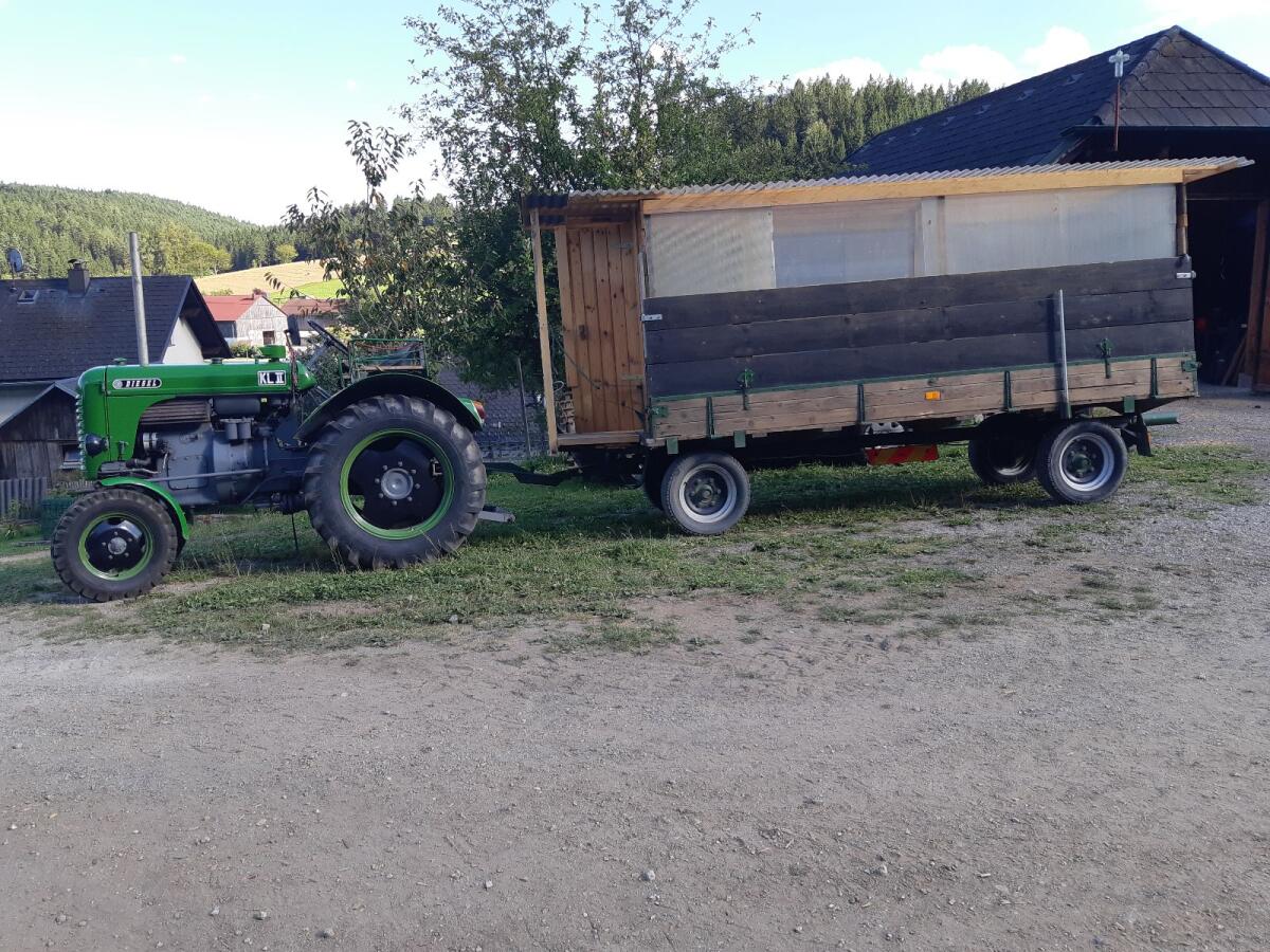 Verkaufe Traktor und Anhänger Steyr 180a 2