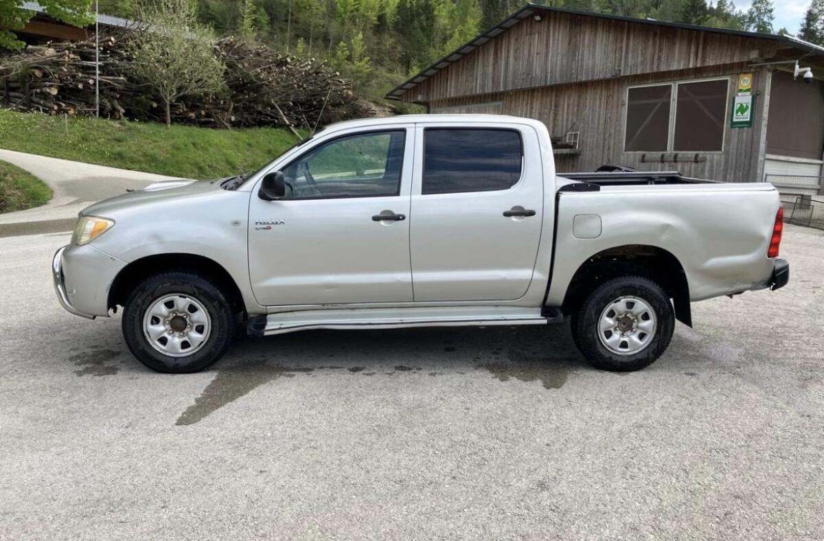 Toyota Hilux 2
