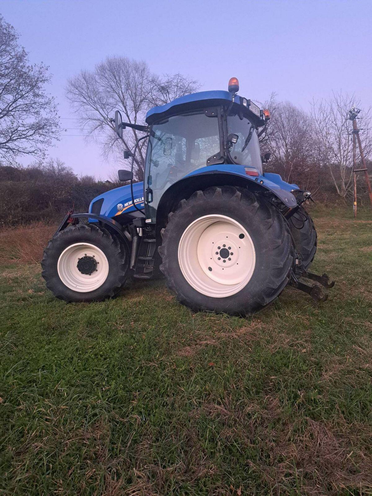 New Holland T6020 2