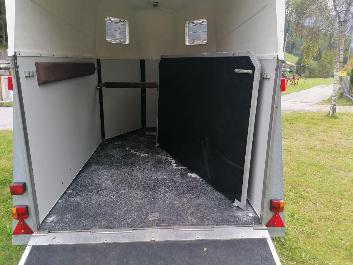 Sehr schöner Wörmann Pferdeanhänger 2