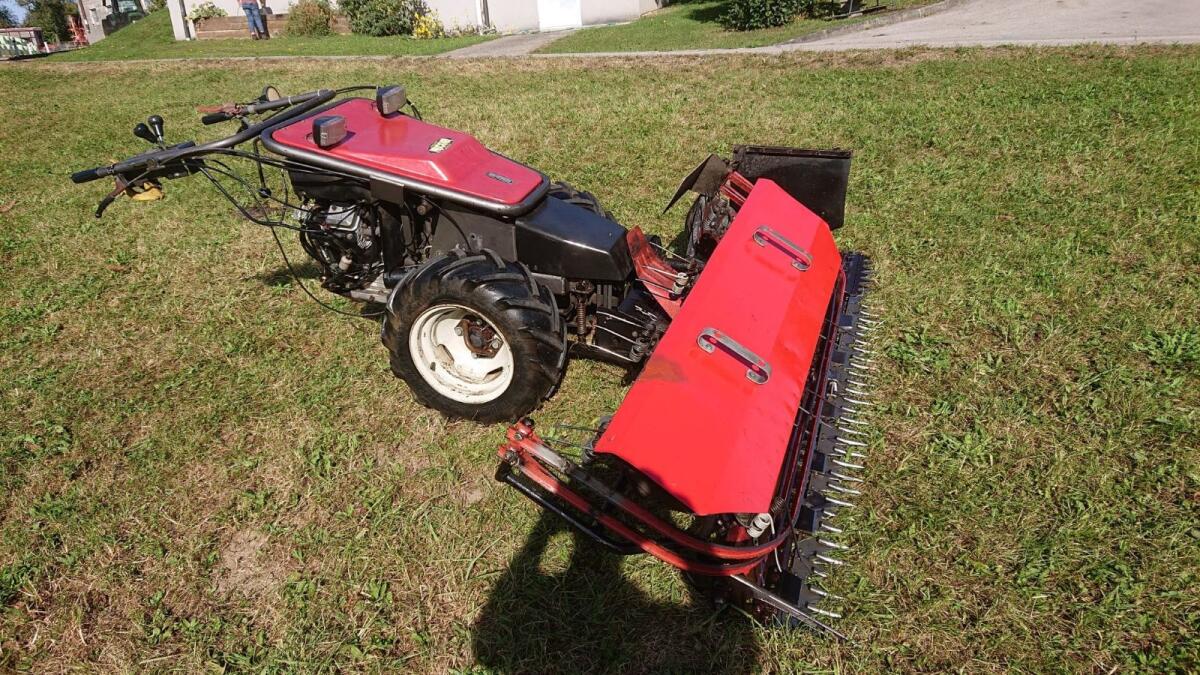 Aebi AM 42 mit Eingraser 2