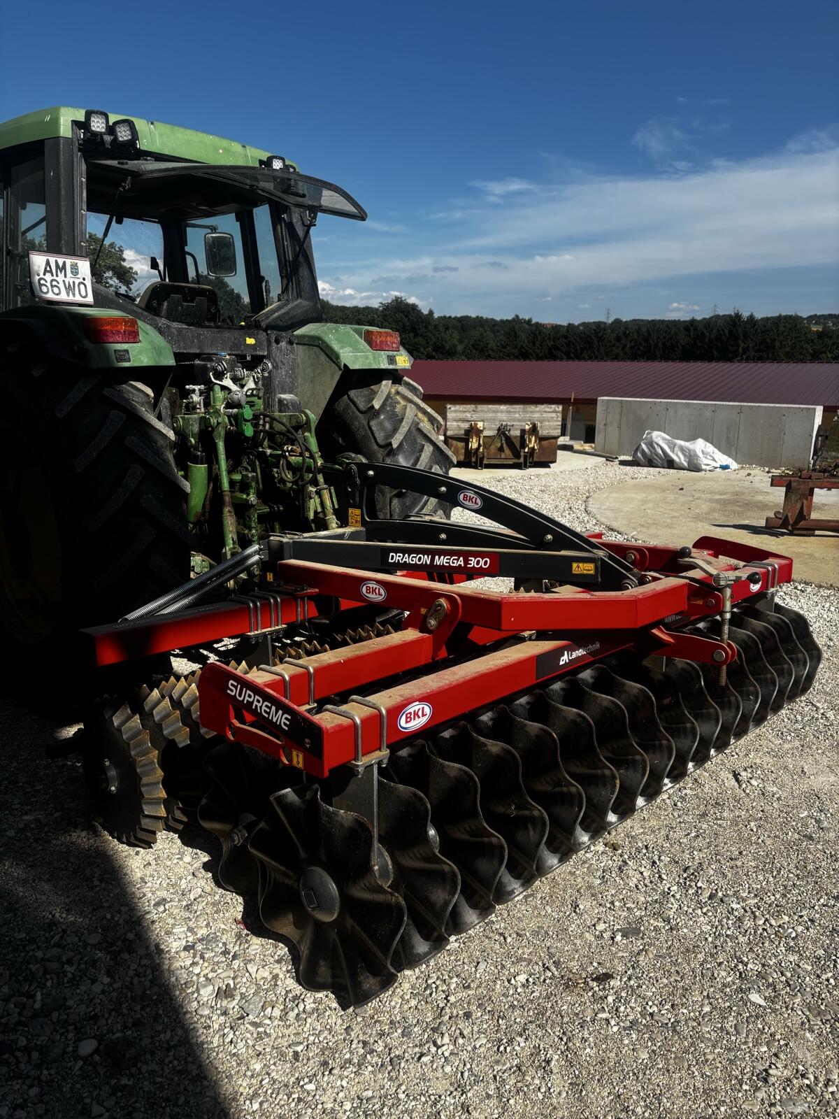 Frontpacker Dragon Mega 300 3