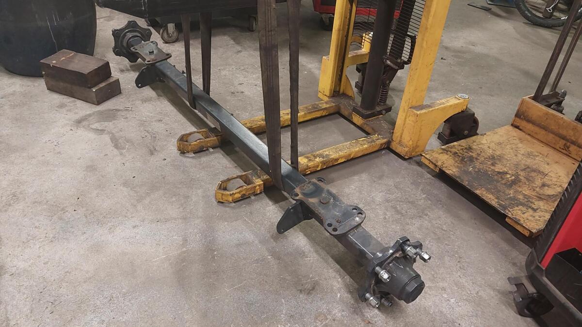 Laufachse Rundballenpresse neuwertig 6-Loch 206 cm Spurbreite 1