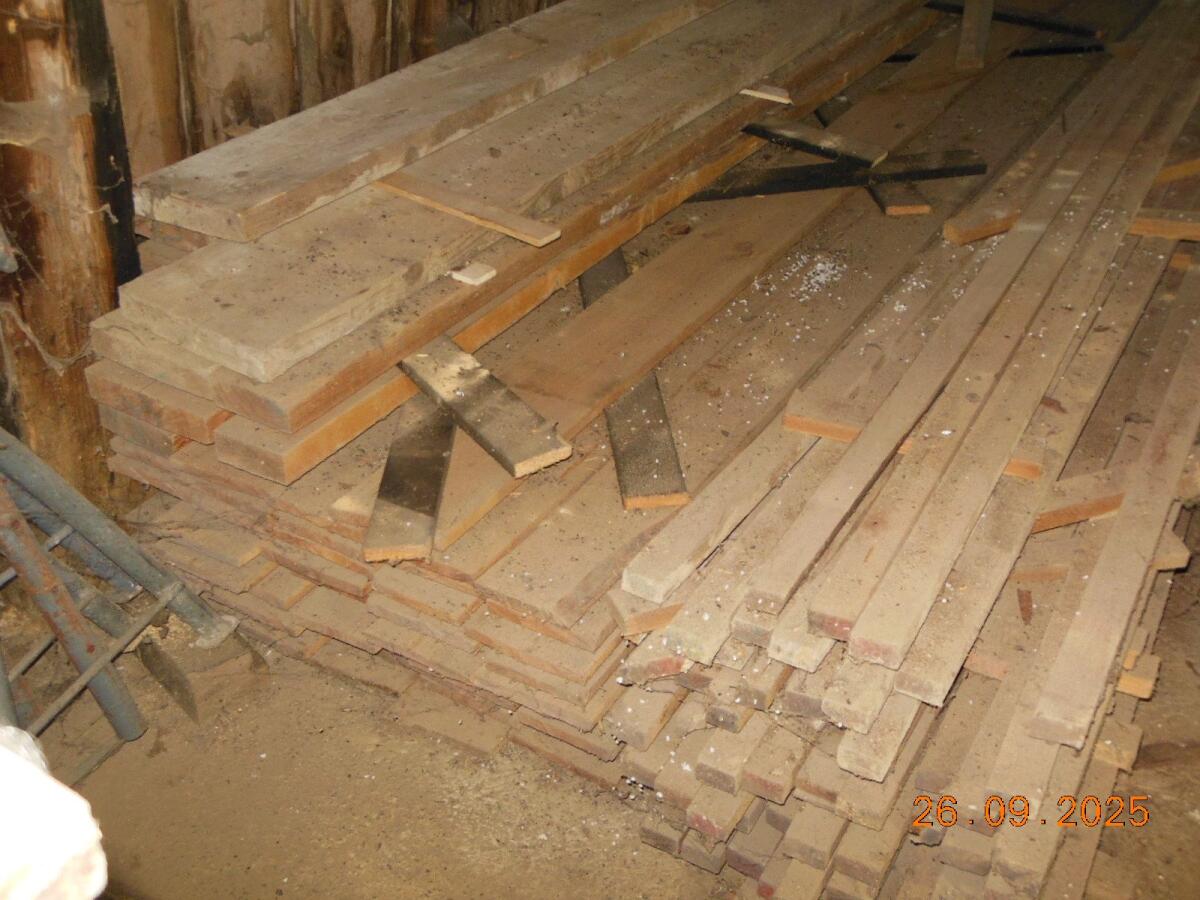 Gerüstpfosten, Bretter und Dachlatten zu verkaufen 3