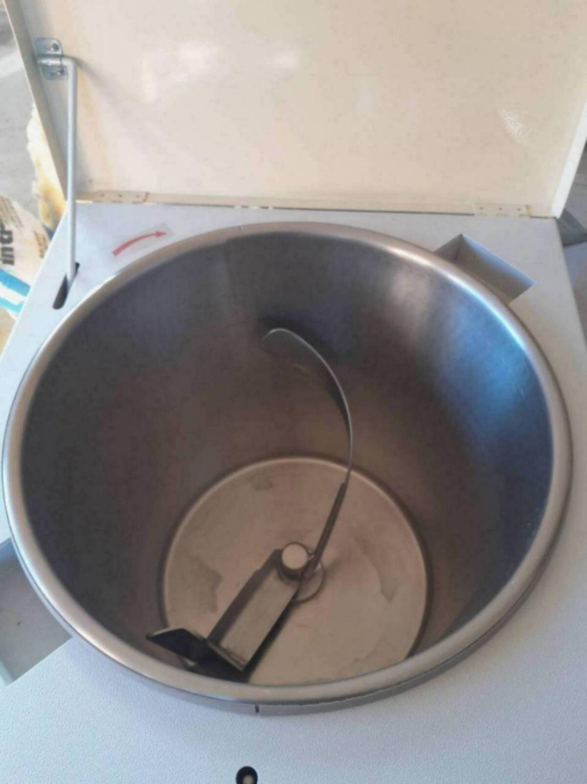 Knetmaschine und Backofen 2