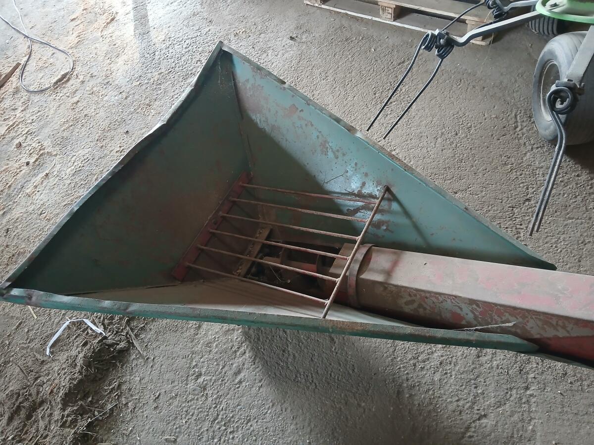 Verkaufe Zubringerschnecke für Maismühle 3