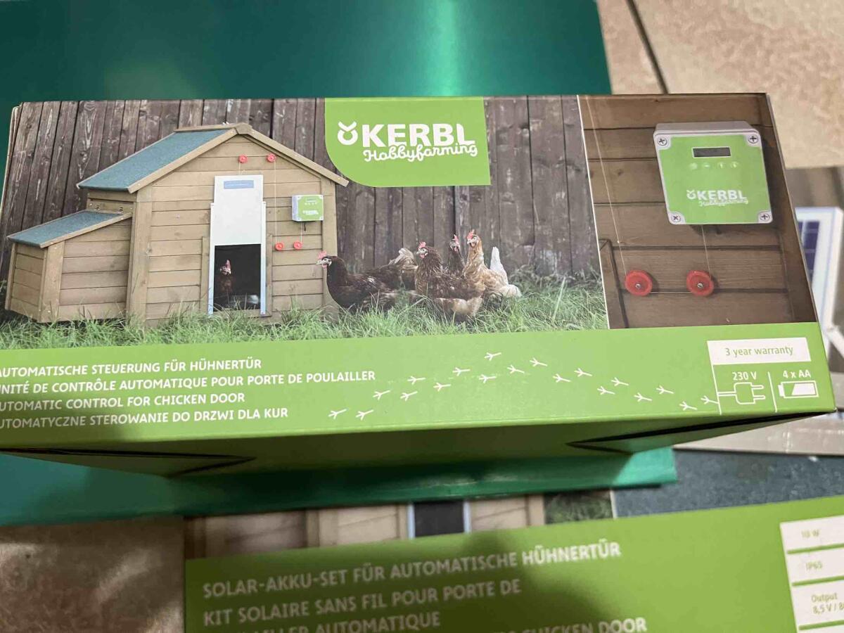 Kerbl Hühnertür inkl. automatischer Steuerung und Solar/Akku 2
