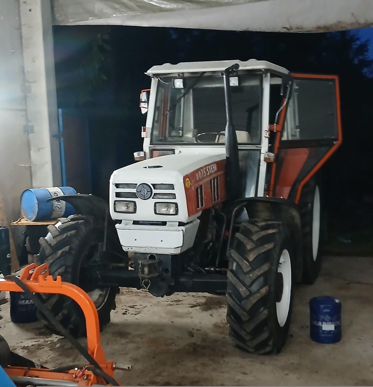Traktor Steyr 8075 Allrad 1