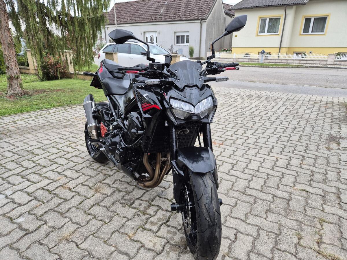 Kawasaki Z900 2