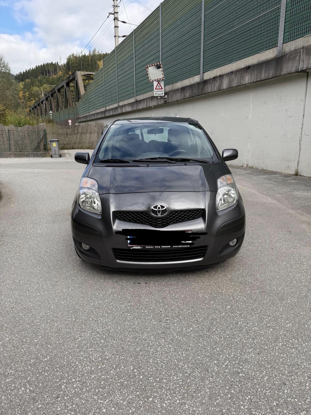 Toyota Yaris 1