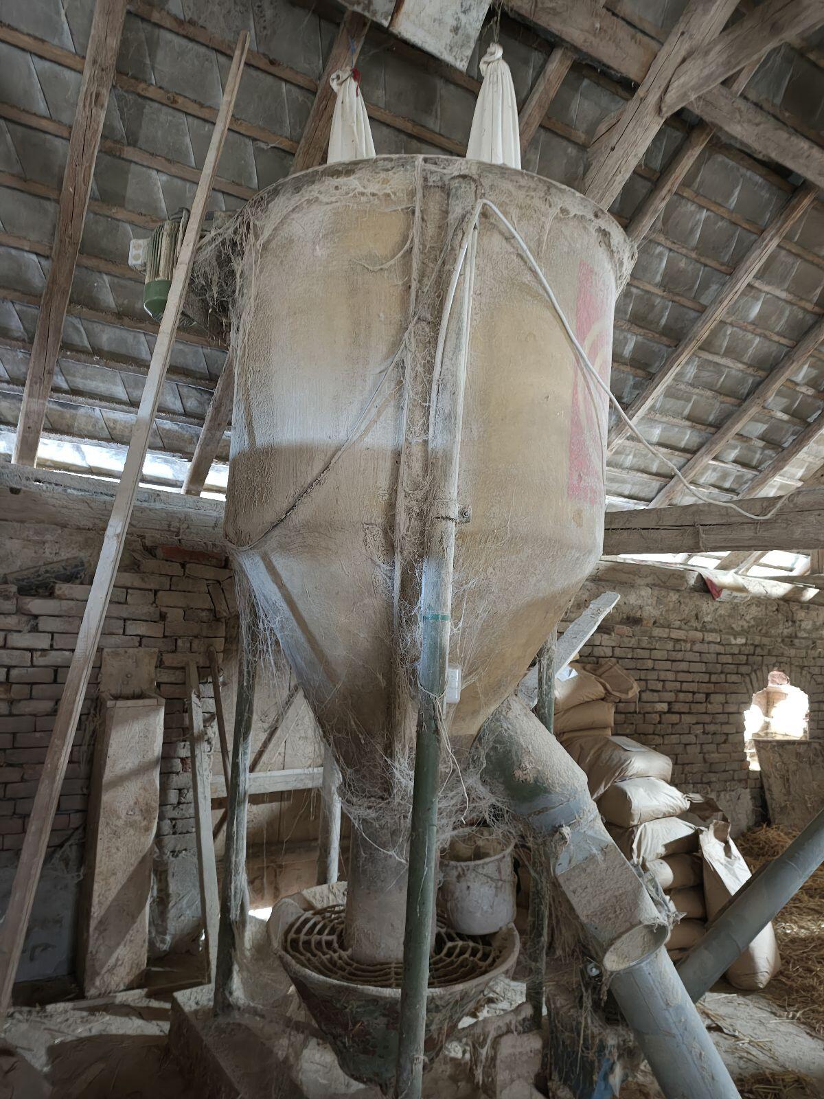 Mischer Gruber 700 kg, Schnecke 5 m, Trevira Silo 5 t 2