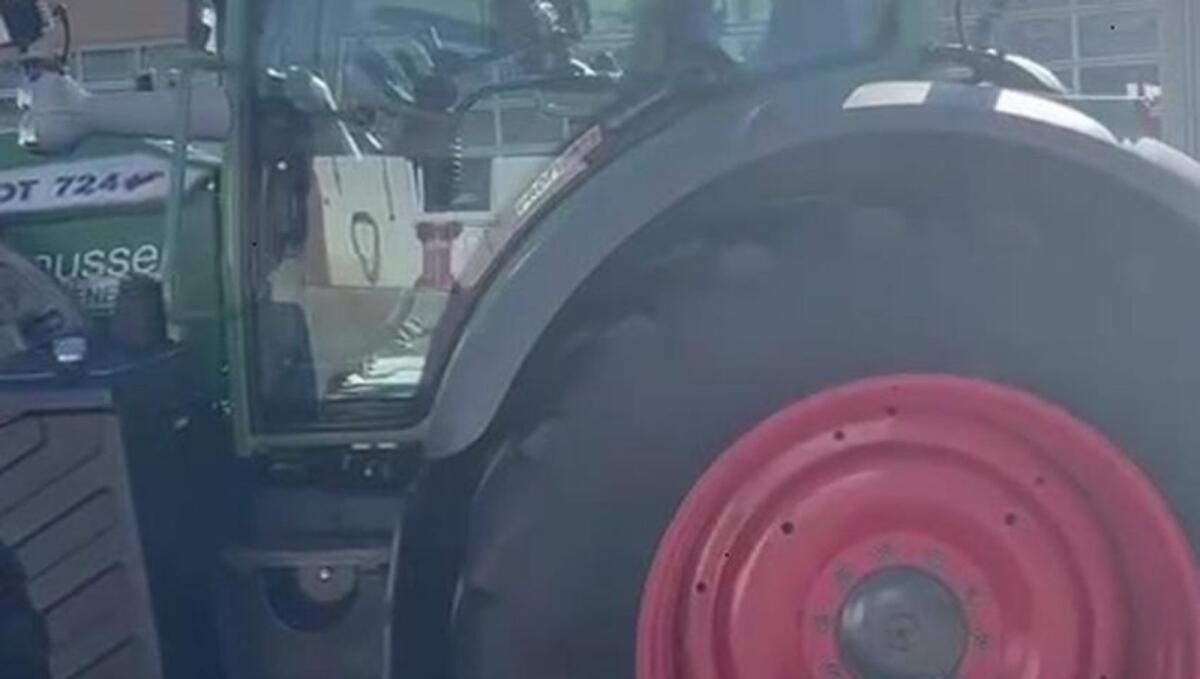 Fendt 724 Vario S4 Profi Plus 3
