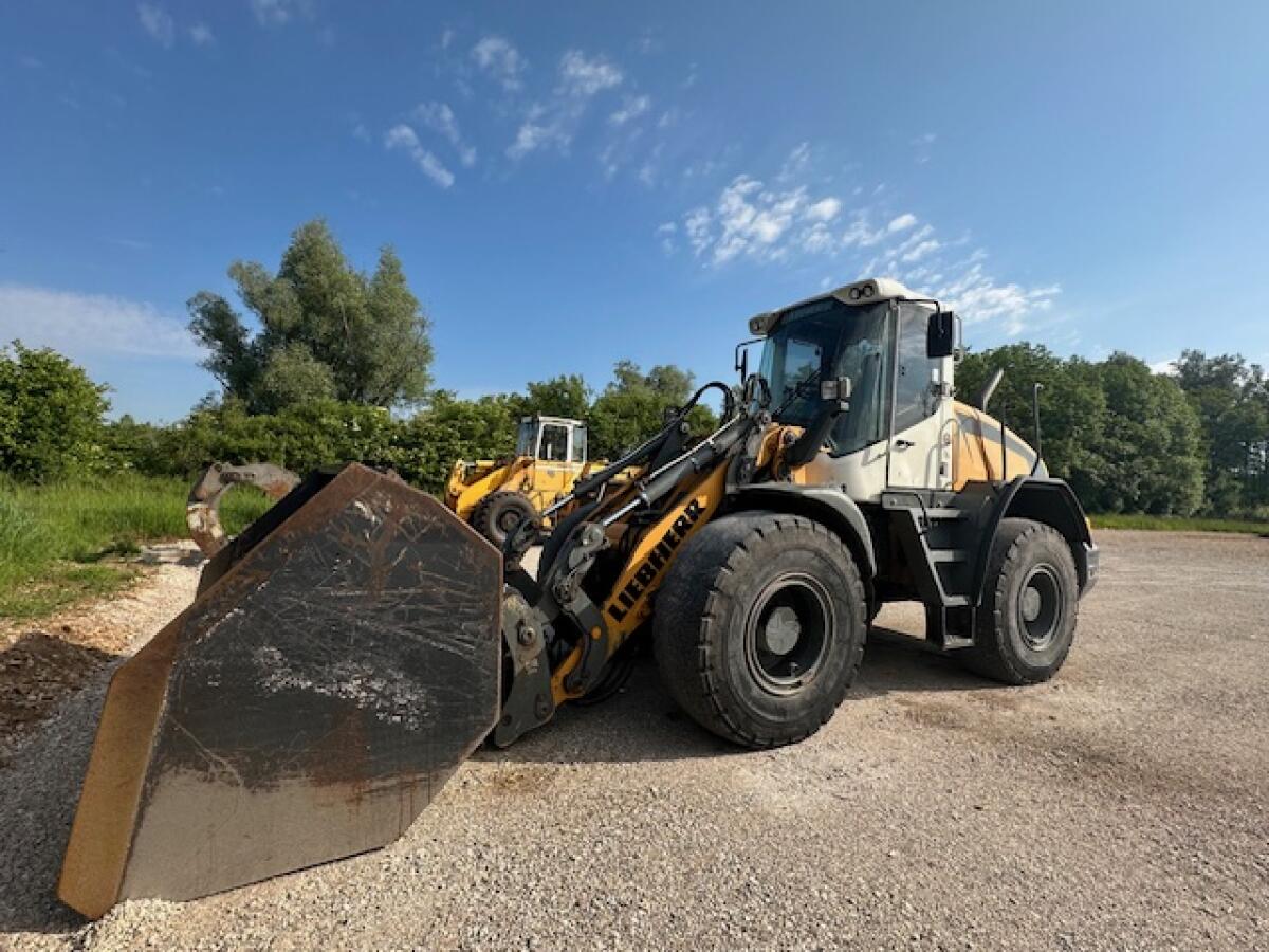 Radlader Liebherr L524 P-1266 mit Hochkippschaufel 3