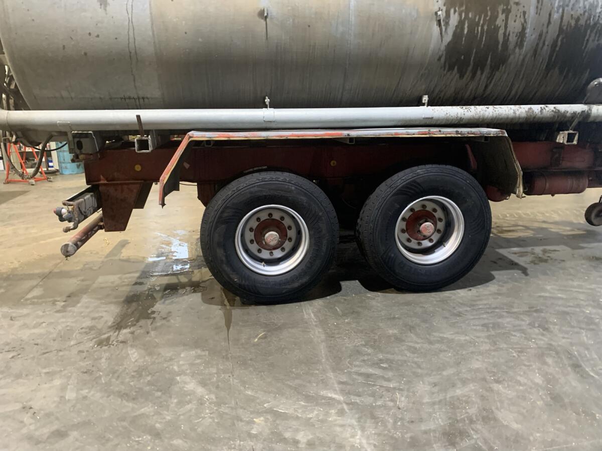 Güllezubringer Zubringer Güllefass 16.000 l 2