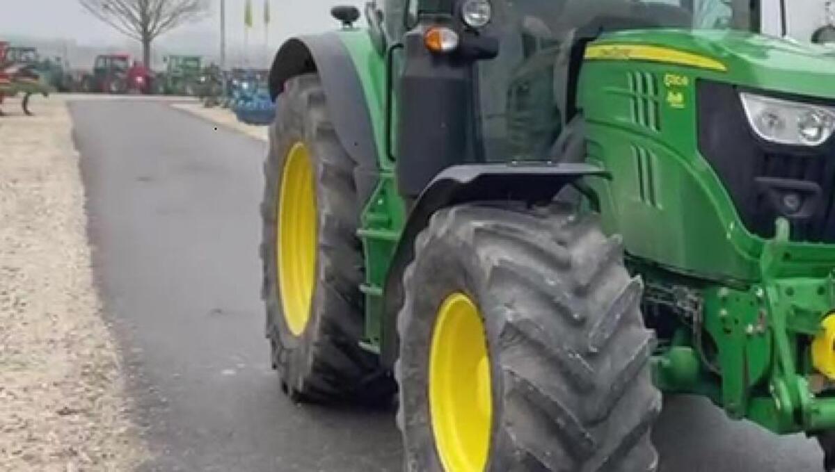 John Deere 6130R 3
