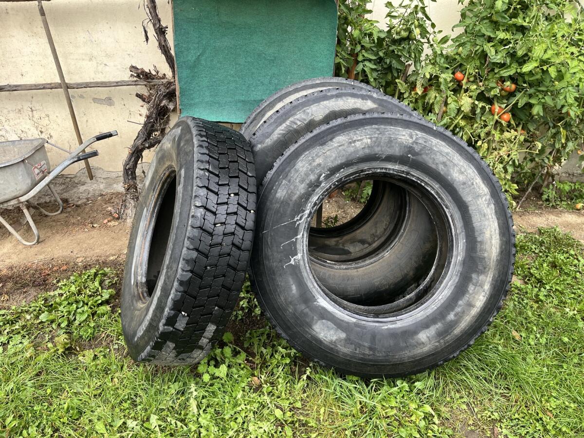 Anhängerreifen zu verkaufen 295/80R 22.5 2