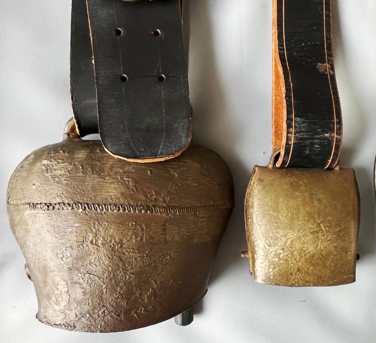 2 Stk. Kuhglocken Kuhschellen mit Riemen 2