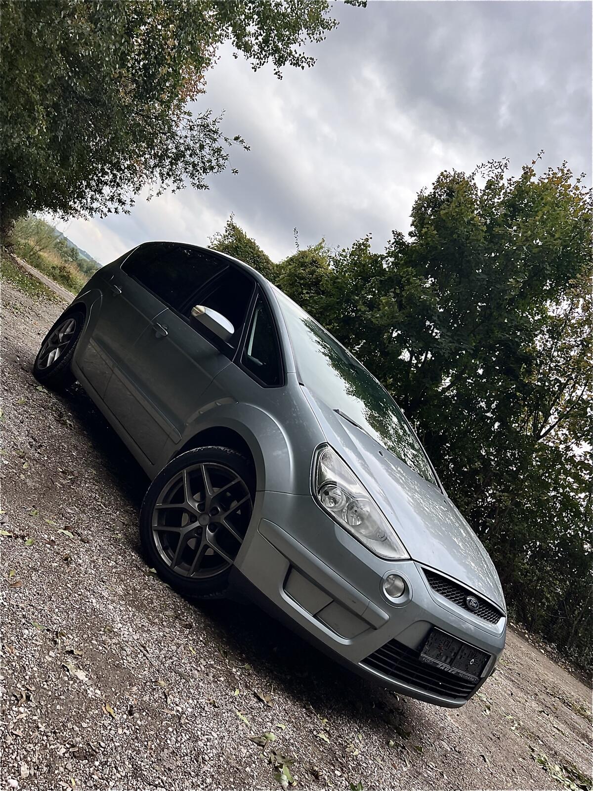 Ford S-MAX TREND 2.0TD neues Pickerl 1