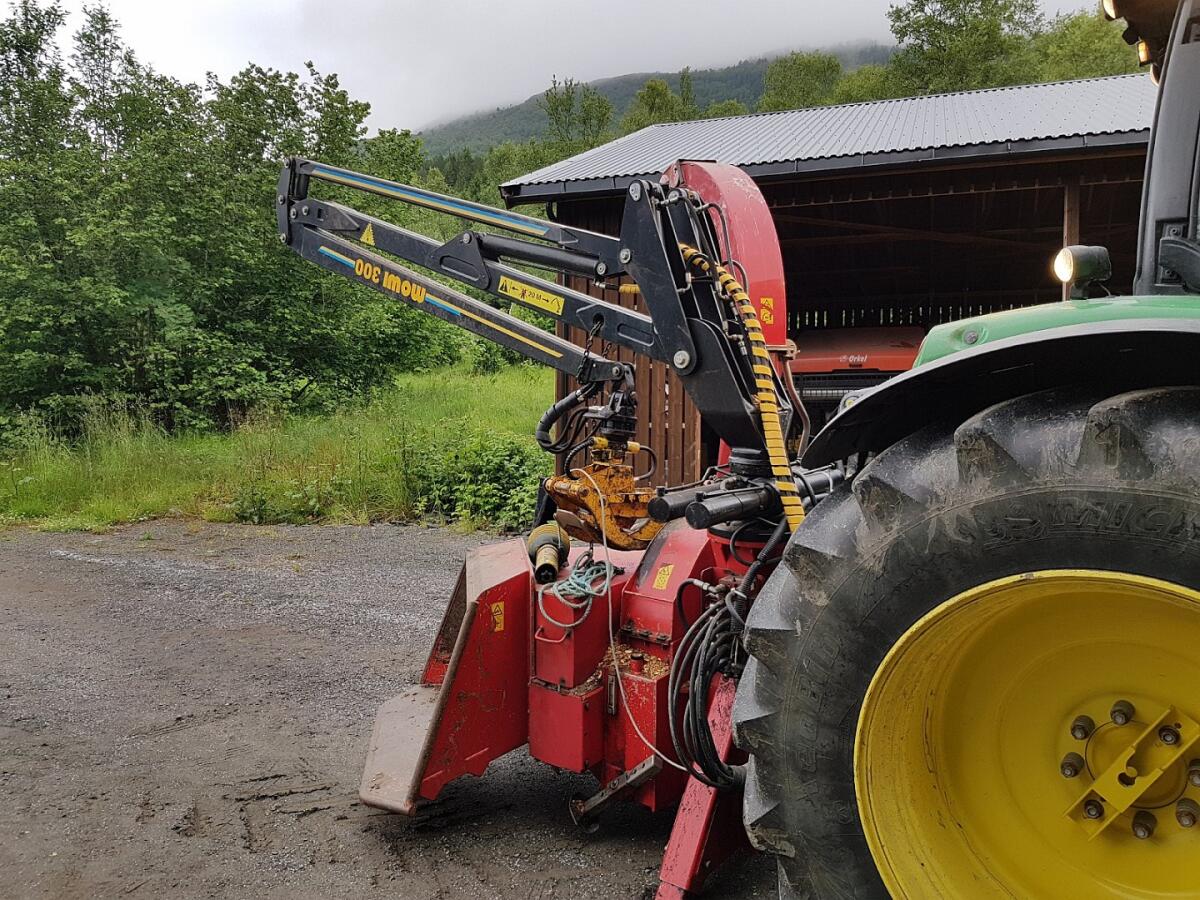 TP 270 PTO K Holzhäcksler mit Mowi 300 Kran 3